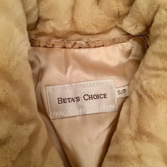 Gorgeous Cream Faux Fur Coat (Vintage) - Picture 2 of 8